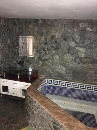 Отели типа «постель и завтрак» Wineyards Salin Турда Двухместный номер с 1 кроватью и собственной ванной комнатой-19